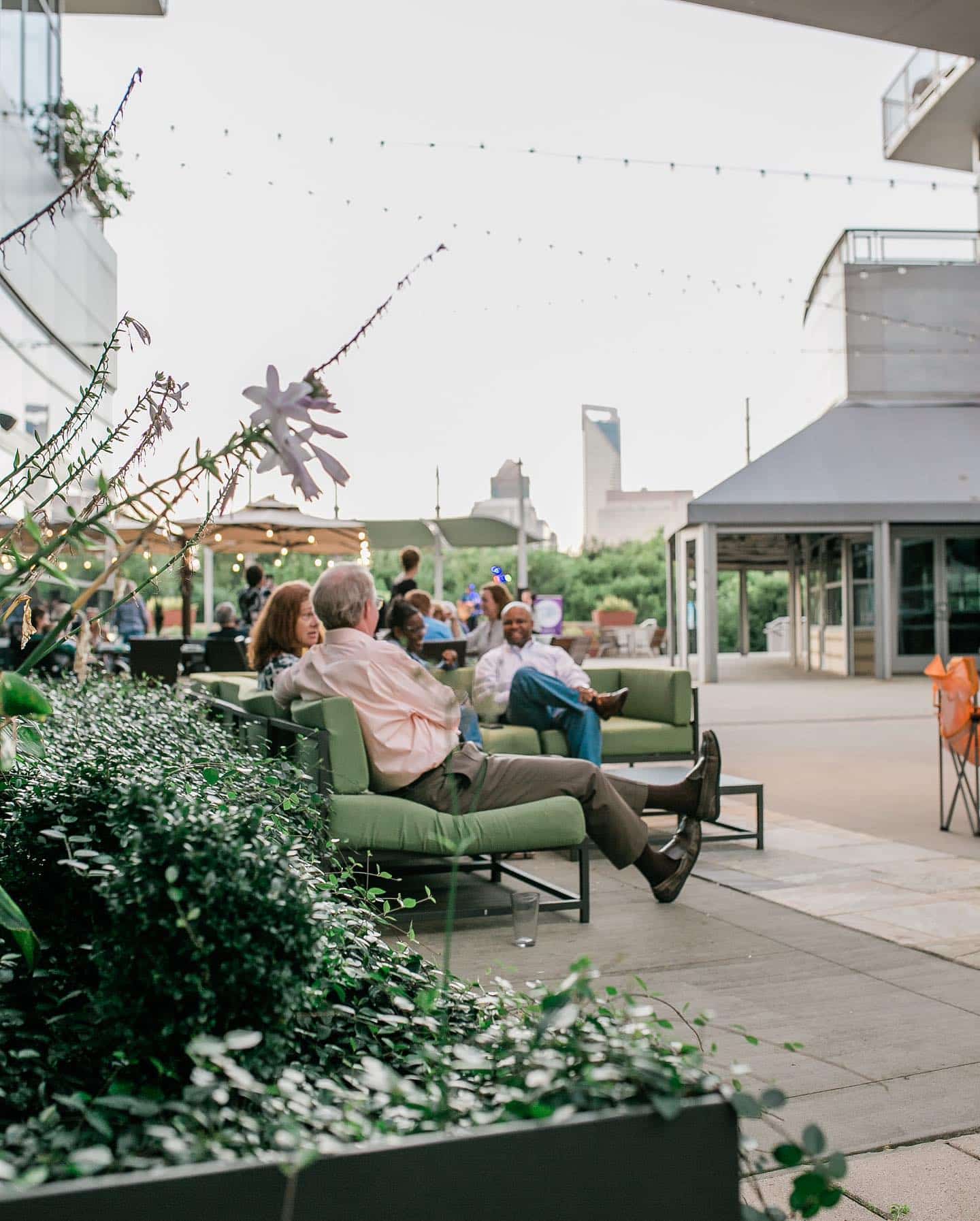 Join us on the patio this evening for Music at the Met!